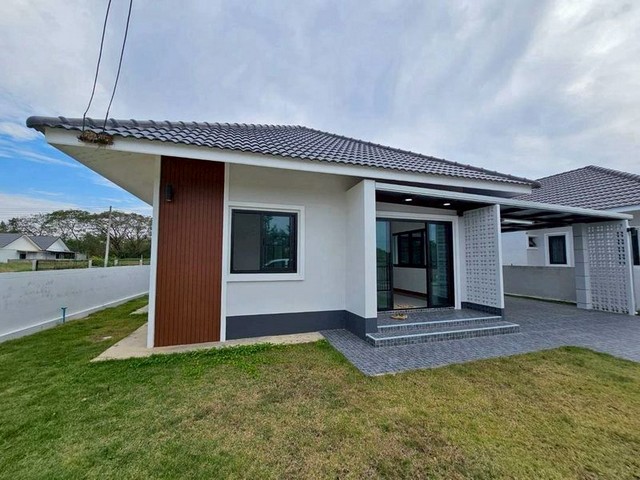 หยุดอ่านด่วน! #เจ้าของร้อนเงิน #ขายขาดทุน ราคาพิเศษเพียง 1.99 ล้าน บ้านเดี่ยว #หนองแฝก – #สารภี บ้านใหม่ บรรยากาศสงบ เป็นส่วนตัว เหมาะอยู่อาศัยหรือซื้อเก็บลงทุนรายละเอียดบ้านที่ดิน 67 ตารางวา3 ห้องนอน2 ห้องน้ำ1 ห้องครัวแถม เคาน์เตอร์ครัว Built-in พร้อมใช้งานที่จอดรถในร่ม 1 คันราคาขายเพียง 1.99 ล้านบาทฟรีทุกค่าใช้จ่ายวันโอนความคุ้มค่าระดับนักลงทุนราคาประเมินสูงถึง 2.8 ล�