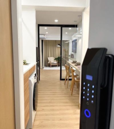 ให้เช่า 16,000/เดือน*ชมดอยคอนโด (ตึกกลม)ใกล้ ถ.นิมมาน–ม.เชียงใหม่ 1 กม. .รายละเอียดห้อง• ชั้น 2• ขนาด 47 ตร.ม.• 1 ห้องนอน | 1 ห้องน้ำ• Walk-in Closet• ห้องครัวแยกเป็นสัดส่วน• วิวต้นไม้ ร่มรื่น.เครื่องใช้ไฟฟ้าทีวีเครื่องซักผ้า + อบไมโครเวฟเตาไฟฟ้า + ฮูดดูดควันเครื่องปรับอากาศ.ไม่รับสัตว์เลี้ยงNo smoking.ราคาเช่า• สัญญา 1 ปี – 16,000 บาท / เดือน• สัญญา 6 เดือน – 18,000 บาท / เดือน.จุดเด่นทำเล• ใกล้ ถนนนิมม�