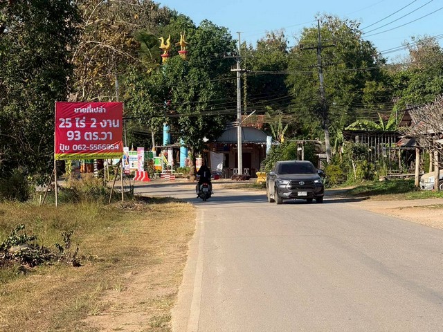 ขายที่ดินเปล่าแปลงใหญ่ ทำเลศักยภาพ ต.แม่ปะ​ อ.แม่สอด จ.ตากขนาด 25 ไร่ 2 งาน 93 ตร.วาราคาเพียง ไร่ละ 4.5 ล้านบาทหน้าติดถนนสาธารณะ เข้า–ออกสะดวกที่ดินผืนใหญ่ รูปแปลงสวย เหมาะจัดสรร / รีสอร์ท / โกดัง / โครงการลงทุนใกล้ชุมชน วัด โรงเรียน และตัวเมืองแม่สอดสาธารณูปโภคครบ ไฟฟ้า น้ำประปา ผ่านหน้าแปลงโฉนดครุฑแดง พร้อมโอนhttps://maps.app.goo.gl/KpNuAbtrAjoaycyi7สนใจติดต่อคุณปุ้ยโทร. 062-5566954ID.​0616649897