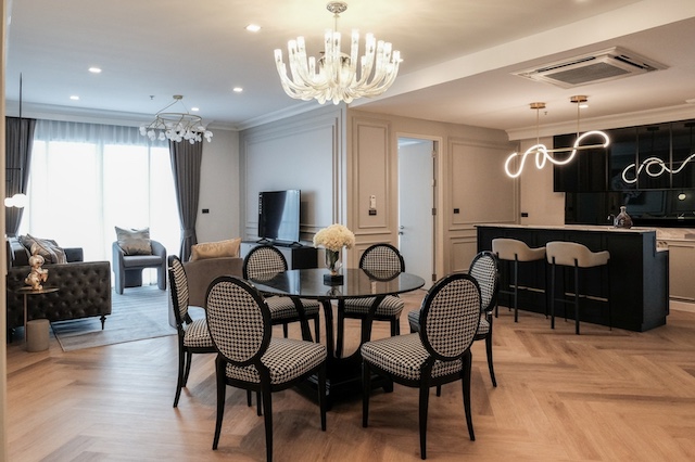 BH3937 ให้เช่าคอนโดหรู Nusasiri Grand Condo ติด BTS เอกมัย ขนาด 155 ตร.ม. 3 ห้องนอน ทำเลสุขุมวิทติดต่อAgent คุณบัวโทร 0936464597Line Bua09390,000 บาทต่อเดือน สำหรับสัญญา 1 ปี ชำระในนามบุคคล97,000 บาทต่อเดือน สำหรับสัญญา 1 ปี ชำระในนามบริษัทรายละเอียดทรัพย์คอนโดหรู ณุศาศิริ แกรนด์ สุขุมวิท 42 ตั้งอยู่บนทำเลศักยภาพใจกลางสุขุมวิท ติด BTS เอกมัย เดินทางสะดวก ใกล้ห้างสรรพสินค้า ร้านอาหาร และสถานบันเทิงในย่านเอกม