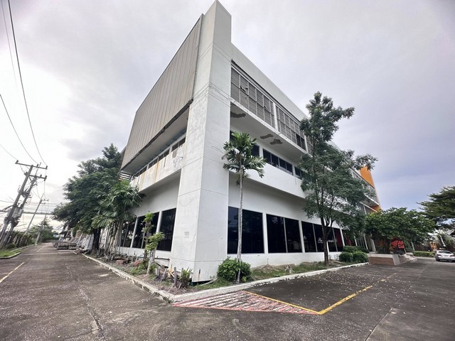 APJ072ขายโรงงานพื้นที่สีม่วง โรงงานพรีเมียมมาตรฐานส่งออกเนื้อที่ เนื้อที่รวม: 19 ไร่ 3 งาน 51.5 ตร.วา ถนนเพชรเกษม อำเภอสามพราน จังหวัดนครปฐม เนื้อที่รวม: 19 ไร่ 3 งาน 51.5 ตร.วา พื้นที่ใช้สอย: ประมาณ 16,400 ตร.ม.สนใจติดต่อคุณเจี๊ยบ 092-851-6969Line keti2522 ราคาขาย 369 ล้านบาท ที่ตั้งซอยพงษ์สิริชัย 2 ถนนเพชรเกษม อำเภอสามพราน จังหวัดนครปฐมก่อสร้างตามมาตรฐานสากล HACCP, ISO 14000, ISO 18000 และได้รับการรับรองจาก อย.