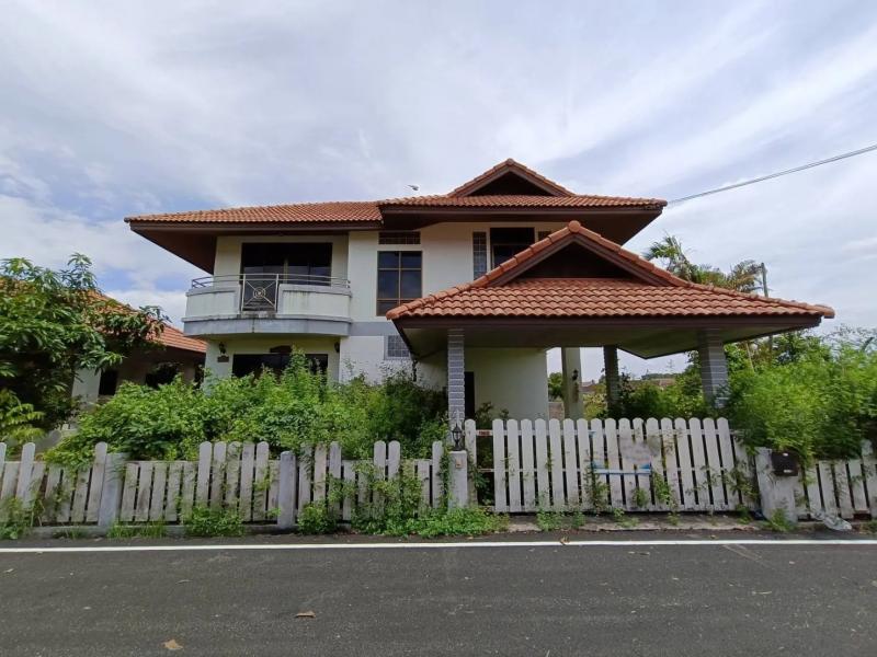  ขาย บ้านเดี่ยว/ทาวน์เฮ้าส์/คอนโด โครงการ  ขาย บ้านเดี่ยว สิรารมย์ สันทราย   ถนน เลี่ยงเมืองเชียงใหม่ (ทล.121) ตำบล หนองจ๊อม อำเภอ สันทราย เชียงใหม่  ราคาโปรโมชั่น  2,220,000     บาท    ลดจาก  2,461,000   บาท ราคาโปรโมชั่นตั้งแต่วันที่  2 มีนาคม - 31 พฤษภาคม 2569  รายละเอียดทรัพย์ -  เนื้อที่ 93.00 ตร.ว.  พื้นที่ใช้สอย 211.75 ตร.ม. -  4 ห้องนอน3 ห้องน้ำ -  1 ที่จอดรถ -  บ้านหันไปทางทิศ ตะวันออกเฉียงเหนือ  พิกัดทรั�