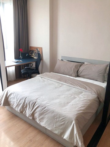 TEL : 092-288 9359 คุณดนิตาLine : https://line.me/ti/p/yxo92dHWP1รายละเอียด : เนื้อที่ขนาด 33 ตรม. ชั้น 29  1 ห้องนอน 1 ห้องทำงาน (ห้องอเนกประสงค์)สิ่งอำนวยความสะดวกภายในห้องฟรีอินเทอร์เน็ตความเร็วสูง 500 MbpsSmart TV ขนาด 49 นิ้วโซฟา 3 ที่นั่งชุดโต๊ะทานอาหารตู้เย็นแอร์ 3 เครื่องเครื่องซักผ้าชุดครัวบิวท์อิน + เครื่องดูดควัน + เตาไฟฟ้า + ซิงก์ล้างจานเครื่องทำน้ำอุ่นชุดโต๊ะทำงาน (ในห้องเอนกประสงค์)สิ่งอำนวยความ�