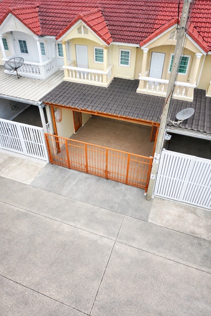 อ่อนนุช 40-46 ใกล้ พาราไดซ์ พาร์ค 900 ม.วชิรธรรมสาธิต53-59 ถ.สุขุมวิท101 ทาวน์เฮาส์  2 ชั้น ฟังก์ชัน 2 นอน 2 น้ำ 22 ตร.ว. 170 ตร.ม. 9,999-11,999B-M. ทำเลเงียบสงบ เหมาะสำหรับอยู่อาศัย ในย่านพระโขนง ใกล้ซีคอนสแควร์ ศรีนครินทร์ 1 กม. เดินทางสะดวก สามารถเชื่อมต่อถนนสายหลักได้หลายเส้นทาง OnNut 40-46 Wachiratham Sathit 53-59 Sukhumvit 101 Rd. Two story townhouse with 2 bed 2 bath near Paradise Park 900 m. 22 sq.wa. 170 sq.m. 9,999-11,999B-M. Quiet location ideal for living in Phra Khanong area near Seacon Square Srinakarin 1 km Convenient transportation Easy access to several main roads su