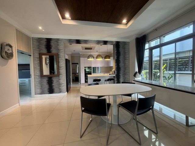 P639 ให้เช่าบ้านเดี่ยว 2 ชั้น โครงการ เพอร์เฟค มาสเตอร์พีซ พระราม 9 PERFECT MASTERPIECE RAMA 9 ใกล้ Stamford International Universityราคา 190,000 บาท/เดือนติดต่อ คุณช่อผกา โทร 0616198565 LINE 0616198565สำรอง LINE 0812523279 ส่งลิ้งก์ไว้ได้เลย-ให้เช่าบ้านเดี่ยว 2 ชั้น โครงการ เพอร์เฟค มาสเตอร์พีซ พระราม 9-ที่ดินขนาด 176 ตรว-พื้นที่ใช้สอย 500 ตรม-5 ห้องนอน-4 ห้องน้ำ-มี ห้อง maid-ครัวไทย-ครัว pantry-สระว่ายน้ำส่วนตัว-จอดรถ 4-6 คันที่ตั้ง หมู่บ้านเพอร์เฟคม