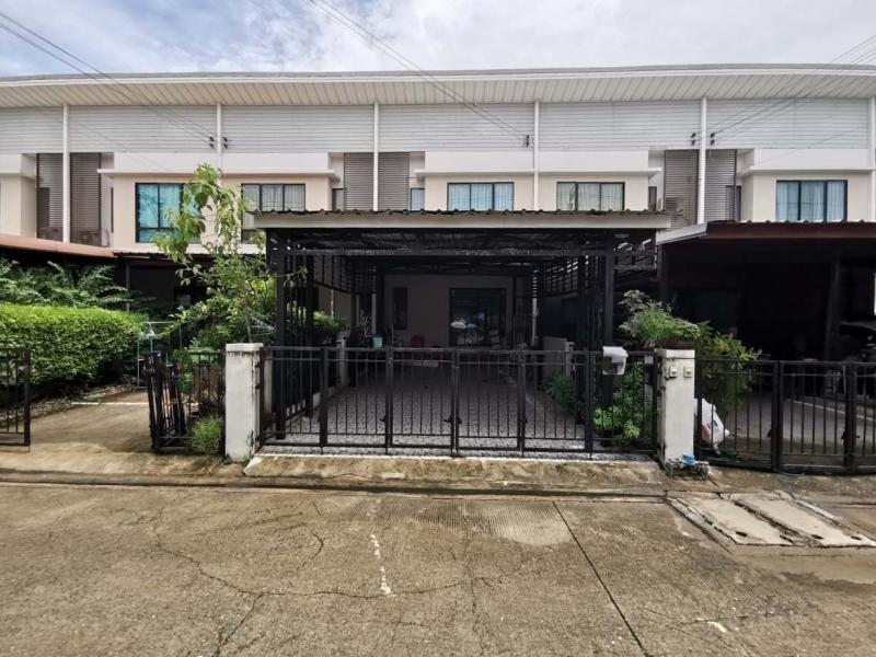  ขาย บ้านเดี่ยว/ทาวน์เฮ้าส์/คอนโด โครงการ  ขาย ทาวน์เฮ้าส์ โมดิ วิลล่า บางบัวทอง  ถนน กาญจนาภิเษก ตำบล บางบัวทอง อำเภอ บางบัวทอง จังหวัด นนทบุรี  ราคาโปรโมชั่น  2,162,000     บาท    ลดจาก 2,340,000     บาท ราคาโปรโมชั่นตั้งแต่วันที่  2 มีนาคม - 31 พฤษภาคม 2569  รายละเอียดทรัพย์ -  เนื้อที่ 25.40 ตร.ว. พื้นที่ใช้สอย 145.75 ตร.ม.  -  1 ที่จอดรถ  -  บ้านหันไปทางทิศ 145.75 ตร.ม.  พิกัดทรัพย์ :  https://maps.app.goo.gl/JpPhJkiJMpZpHUYB9  สถานที่ใก�