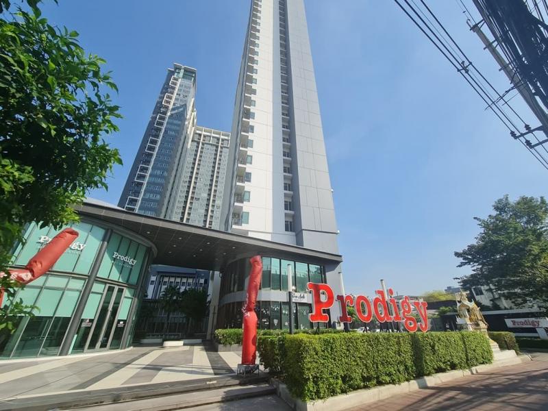  ขาย บ้านเดี่ยว/ทาวน์เฮ้าส์/คอนโด โครงการ  ขาย คอนโด โพรดิจี้ เอ็มอาร์ที บางแค    ถนน เพชรเกษม แขวง บางหว้า เขต ภาษีเจริญ จังหวัด กรุงเทพมหานคร  ราคาโปรโมชั่น  1,958,000     บาท    ลดจาก    2,655,000   บาท ราคาโปรโมชั่นตั้งแต่วันที่  2 มีนาคม - 31 พฤษภาคม 2569  รายละเอียดทรัพย์ -  พื้นที่ใช้สอย 30.11 ตร.ม. -  บ้านหันไปทางทิศ  ตะวันออก  พิกัดทรัพย์ :   https://maps.app.goo.gl/keLCpn2qXakcp4xFA  สถานที่ใกล้เคียง   -  ตลาดบางแค0.75 กม. -  โล