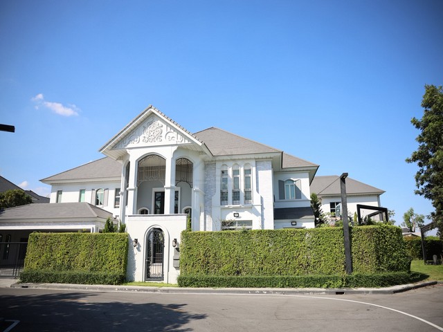 ขาย - ให้เช่าบ้านเดี่ยวหรูแปลงมุม 202 ตรว. เพอร์เฟค มาสเตอร์พีซ พระราม 9-กรุงเทพกรีฑา Perfect Masterpiece Rama 9-Krungthep Kreetha ตกแต่งฟอร์ทั้งหลังพร้อมเข้าอยู่ *** ราคาขาย 79 ล้านบาท  *** ราคาเช่า 500,000 บาท/เดือน  ติดต่อ:: ชยา โทร/ID Line:: 0942823961   Link Line:: https://line.me/ti/p/3xFA1An8Kcรหัส# T25-947บ้านเดี่ยว เพอร์เฟค มาสเตอร์พีซ พระราม 9-กรุงเทพกรีฑา Perfect Masterpiece Rama 9-Krungthep Kreetha แต่งเสร็จเรียบร้อย พร้อมเข้าอยู่- ขนาด 202 ตรว.- พื้นที่ใช้สอย 700 ตรม.- บ้านห�