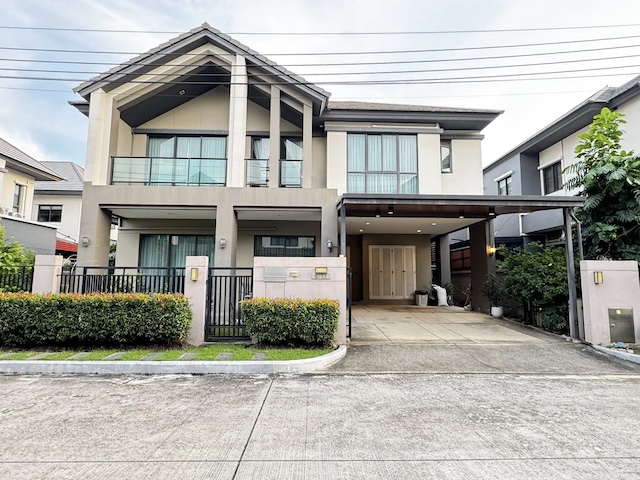 BH3930 ให้เช่าบ้านหรู Bangkok Boulevard Rama 9 กรุงเทพกรีฑา ใกล้สนามบินสุวรรณภูมิ รับต่างชาติและสัตว์เลี้ยงติดต่อAgent คุณบัว Buaโทร 093 646 4597LINE ID Bua093ราคาเช่า 140,000 บาทต่อเดือนให้เช่าบ้านเดี่ยวหรูในโครงการ Bangkok Boulevard Rama 9 ทำเลศักยภาพถนนกรุงเทพกรีฑา เขตสะพานสูง ใกล้สนามบินสุวรรณภูมิ เพียงประมาณ 15 นาที และใกล้ทางด่วนกาญจนาภิเษก เหมาะสำหรับครอบครัว ผู้บริหาร และชาวต่างชาติที่ต้องการบ้านเช่าร