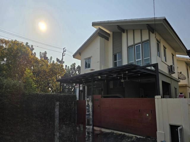 ให้เช่าบ้านเดี่ยว 2 ชั้น หมู่บ้านพฤกษาปูริ ซอยกิ่งแก้ว 37 พร้อมอยู่ ทำเลดี วิวสวนหลังมุม เป็นส่วนตัว ใกล้สนามบินสุวรรณภูมิติดต่อ:: ชยา โทร/ID Line:: 0942823961Link Line:: https://line.me/ti/p/3xFA1An8Kcรหัส# T26-314บ้านเดี่ยว 2 ชั้น หมู่บ้านพฤกษาปูริ ซอยกิ่งแก้ว 37 พร้อมอยู่ ทำเลดี วิวสวนหลังมุม เป็นส่วนตัวเนื้อที่ 58 ตร.วา- 3 ห้องนอน 2 ห้องน้ำ- ที่จอดรถ 2 คัน (ในบ้าน 1 , หน้าบ้าน 1)- ห้องโถง & ห้องรับแขก- ห้องอเนกประส�