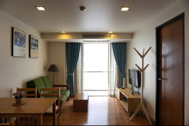 ปล่อยเช่าคอนโด The Alcove49 ซอยสุขุมวิท49 ราคา 19,000 บาท/เดือน ใกล้รถไฟฟ้า BTS สถานีทองหล่อเพียง 600 เมตร และ BTS สถานีพร้อมพงษ์ 1.1 กม. ห้องพร้อมเข้าอยู่พิกัด https://goo.gl/maps/prFjibUJBMqnEV557- 1 ห้องนอน 1 ห้องน้ำ 1 ห้องนั่งเล่น- ขนาด 47.13 ตร.ม.- ชั้น 7- เฟอร์นิเจอร์และเครื่องใช้ไฟฟ้าครบ- ค่าไฟตามจริง- ที่จอดรถสิ่งอำนวยความสะดวก - สระว่ายน้ำ - ห้อง Fitness - กล้องวงจรปิด - ระบบรักษาความปลอดภัย 24 ชั่วโมงสถานที่สำคัญใก�