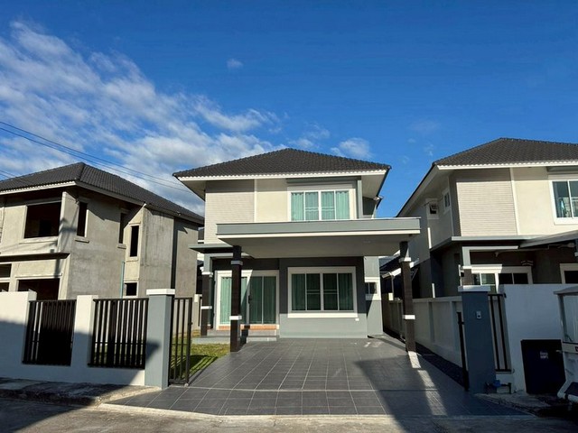 ราคาพิเศษเพียง 3.59 ล้าน 53 ตรว. #โซนแม่โจ้ – #สันทราย บ้านใหม่สร้างเสร็จ พร้อมอยู่ #เฟอร์นิเจอร์ครบ จบในหลังเดียว‼ #หิ้วกระเป๋าเข้าอยู่ได้ทันที เข้าเมือง 15 นาที รายละเอียดบ้านที่ดิน 53 ตารางวาพื้นที่ใช้สอย 185 ตารางเมตร4 ห้องนอน | 3 ห้องน้ำ2 ที่จอดรถฟรีของแถมแน่น ๆเครื่องทำน้ำอุ่น ทุกห้องน้ำระบบกันขโมย Smart Homeค่าส่วนกลางล่วงหน้า 3 ปี (23,400 บาท)มิเตอร์น้ำประปาภูมิภาคมิเตอร์