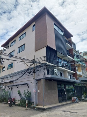 APJ0085ขายอาคารสำนักงาน4ชั้น 750 ตารางเมตร   มีลิฟต์ขนส่ง  ใกล้ BTS สุรศักดิ์ใกล้ เซ็นทรัลพระราม 3, Terminal 21 พระราม 3, โลตัสพระราม3 ซอยเจริญราษฎร์7 เนื้อที่ 63 ตารางวา 750 ตารางเมตร 8 ห้องทำงาน 5 ห้องน้ำcontact : คุณเจี๊ยบ 092-851-6969Line : Keti2522ขาย 18 ล้านบาทที่ตั้ง ถนนเจริญราษฏร์ แขวงบางโคล่ เขตบางคอแหลม กรุงเทพมหานคร 10120. สูง 4 ชั้น  ชั้นลอยอาคารกว้าง 10 เมตร x ลึก 16 เมตร มีลิฟต์ขนส่งที่จอดรถ 5-6 คันเหมาะแก่กา