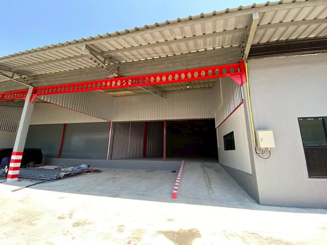 RK0864 ให้เช่าโกดังขนาด 540 ตารางเมตร พร้อมออฟฟิศในตัว ถนน ศรีนครินทร์ – หนามแดง  ถนนกว้างเข้า-ออก ได้สะดวก รถเทเลอร์เข้าได้โกดัง  ถนน ศรีนครินทร์ – หนามแดง ที่ตั้ง ศรีนครินทร์ ถนน หนามแดง-บางพลี อำเภอบางพลี สมุทรปราการ 10540โกดังใหม่ขนาด540 ตร.ม.  พื้นรับน้ำหนักได้ 3 ตัน/ตร.ม.  พร้อมออฟฟิศในตัว  ระบบไฟฟ้า 3 เฟสมีไฟส่วนกลาง/กล้องวงจรปิดรถเทเลอร์เข้าได้ราคาเช่า  8,1000 / เดือน มัด�