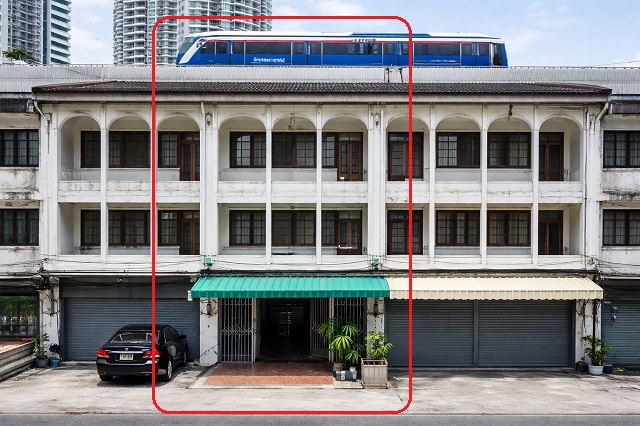 ให้เช่าอาคารพาณชย์ 3.5 ชั้น พหลโยธิน20-26 ใกล้แหล่งธุรกิจ ถ.พหลโยธิน เซ็นทรัลลาดพร้าว พักอาศัย หรือทำออฟฟิศ เดินทางสะดวก  900ม.BTSพหลโยธิน24 400 ม.2-3นอน 2 น้ำ ใกล้ 18 ตร.ว. 250 ตร.ม. 24,999 B-M. ทำเลดี เหมาะสำหรับPhaholyothin 20-26 Central Ladprao900m. BTS Phahonyothin24 400m. 3.5-story commercial building for rent 2-3beds 2 bathrooms near 18 sq.wa. 250 sq.m. rent 24,999 B-M excellent location suitable for residence or office convenient transportation close to the business district on Phahonyothin Road.ถนนพหลโยธิน ซอยพหลโยธิน20-26 แขวงจอมพล เขตจตุจักร กรุงเทพมหานครตึกแถว 3.5 ชั�