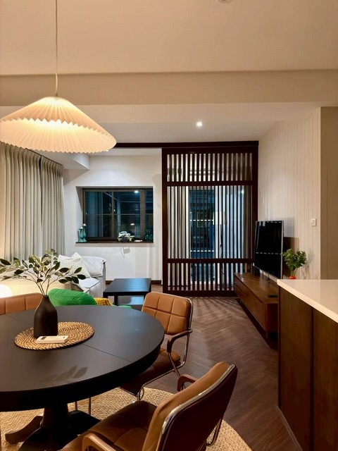 ให้เช่าทาวน์โฮม 2 ชั้น แปลงมุม 3 ห้องนอน indy 2 บางนา-รามคำแหง 2 ใกล้เมกะบางนา  *** ราคาเช่า 60,000 บาท/เดือน ติดต่อ:: ชยา โทร/ID Line:: 0942823961   Link Line:: https://line.me/ti/p/3xFA1An8Kcรหัส# T26-324ทาวน์โฮม 2 ชั้นแปลงมุม อินดี้ บางนา–รามคำแหง 2 ใกล้เมกะบางนาพื้นที่ใช้สอย 137 ตร.ม.3 ห้องนอน 3 ห้องน้ำ1 ห้องพักผ่อน 1 ห้องรับประทานอาหาร 1 มุมทำงาน 1 ห้องครัว พร้อมสวนหลังบ้านที่จอดรถ 2 คันบ้านตกแต่งครบ พร้อมเข้าอยู่ทันทีสิ่งอำน