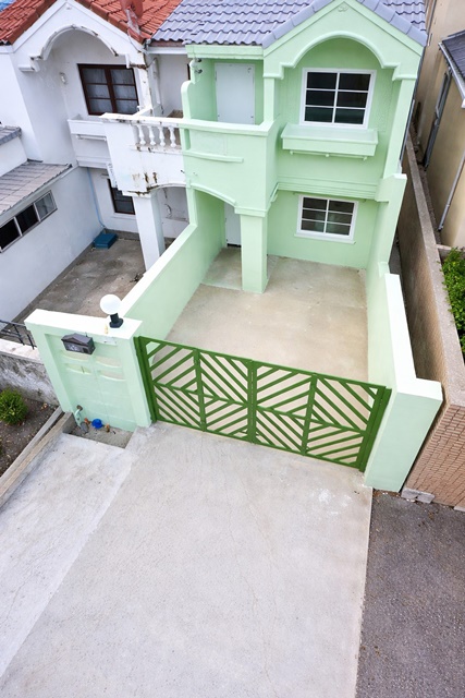 บางใหญ่ซิตี้ ทาวน์เฮาส์ 2 นอน 2 น้ำ ใกล้ MRT ตลาดบางใหญ่ 800 ม. และพื้นที่ใช้สอย 18 ตร.ว. 144 ตร.ม. 7,999 B-M. บ้านหลังหัวมุม รีโนเวทใหม่ทั้งหลัง โครงสร้างแข็งแรง ทำเลติดปากทางเข้าตลาดมิกซ์ บางใหญ่ เดินทางสะดวกแหล่งชุมชน และศูนย์การค้า ถ.กาญจนาภิเษก ใกล้เซ็นทรัล เวสต์เกต 1 กม.BangYai City 2-bed 2-bath townhouse near MRT TalatBangYai 800m. 18sq.wa. 144sq.m. 7,999 B-M corner unit newly renovated strong structure convenient location near the entrance to Mix Bang Yai market close to Central Westgate 1 km. community and shopping centers on Kanchanaphisek Road sui