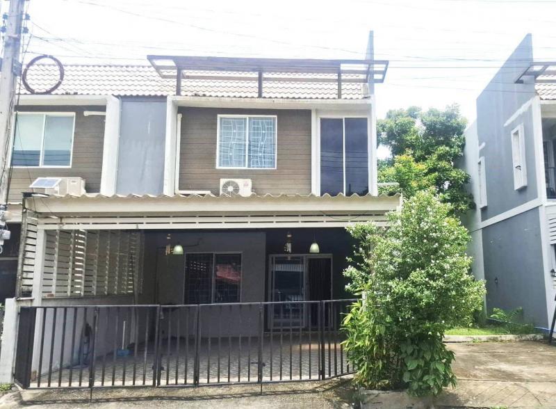 ##ขายทาวน์เฮ้าส์ 2 ชั้น 24 ตรว. ม.อารียาเดอะคัลเลอร์ ดอนเมือง-สรงประภา ใกล้ ม.รังสิตโซน : หลักหก  ปทุมธานีที่ตั้ง :  123/118 มบ.อารียาเดอะคัลเลอร์ (ดอนเมือง-สรงประภา) ต.หลักหก อ.เมืองปทุมธานี จ.ปทุมธานี   12000ลักษณะโดยทั่วไป- ทาวน์เฮ้าส์ 2 ชั้น,  หลังมุม,  ใกล้, ม.รังสิต- 3 ห้องนอน, 1 ห้องโถง,  2 ห้องน้ำ,  1 ห้องครัว- เนื้อที่  24   ตรว.,  พื้นที่ใช้สอย  100 ตรม., พร้อมอยู่- ระบบรักษาความปลอดภัย รปภ. 24 ชม