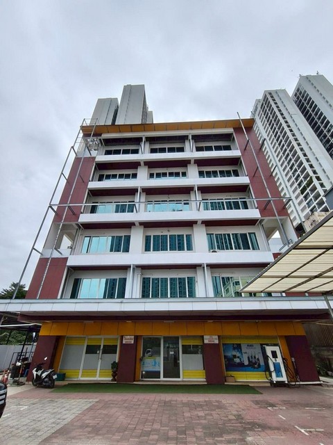 ให้เช่าอาคารพาณิชย์ 6 ชั้น 1,800 ตร.ม. บางนา ตราด กม.6 ทำเลดี เหมาะทำธุรกิจ ใกล้เมกะบางนา *** ราคาเหมาทั้งตึก 400,000 บาท / เดือน*** ราคาขาย 70 ล้านบาท ติดต่อ::  ชยา โทร/ID Line:: 0942823961   Link Line:: https://line.me/ti/p/3xFA1An8Kcรหัส # T26-393 อาคารพาณิชย์ 6 ชั้น บางนา ตราด กม.6 ทำเลดี เหมาะทำธุรกิจ ใกล้เมกะบางนา - เนื้อที่ดิน 1-2-52 ไร่- พื้นที่ใช้สอยรวมประมาณ 1,800 ตร.ม. ( ชั้นละประมาณ 300 ตร.ม.) - ที่จอดรถ 10 คัน- อาคารขนาดใหญ่ เหมาะทำสำนักง�