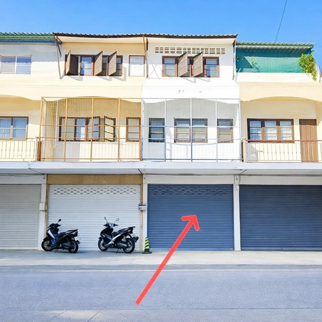 ไทวัสดุ ศรีนครินทร์ 680ม. อาคารพาณิชย์ 3ชั้น 3นอน BTS โรงเรียนนายเรือ 1.5 กม.  2 น้ำ ใกล้เทศบาลบางเมือง 200 ม. 20 ตร.ว. 240 ตร.ม. 9,998B-M. ทำเลบางเมือง เหมาะค้าขาย พักอาศัย หรือทำธุรกิจ ใกล้แหล่งชุมชน รร.สตรีสมุทรปราการ 1.8 กม. เดินทางสะดวก เชื่อมต่อถนนศรีนครินทร์ สุขุมวิทสายเก่า BTS แพรกษา และใกล้ย่านตลาดปากน้ำThai Watsadu Srinakarin 680m. 3 story building BTS Royal Thai Naval 1.5km. with 3 bed 2 bath near Bang Muang Municipality 200 m. and 240 sq.m. usable area 9,998B-M. Prime location in Bang Muang ideal for retail res