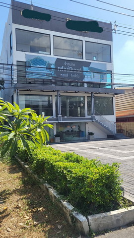 อาคาร4ชั้นติดถนนเลียบด่วนเอกมัย-รามอินทรา ประดิษฐ์มนูธรรม120ตร.วา 1,000ตร.ม ใกล้ Central EastVille 4ชั้น+1ดาดฟ้า สูงประมาณ 2.8-3เมตร จอดรถได้20คันให้เช่า 250,000฿ /เดือนสัญญาขั้นต่ำ 1 ปีแรกเข้า ประกัน 2เดือน +ล่วงหน้า 1เดือนเหมาะสำหรับ• คลินิกความงาม• คลินิกกายภาพบำบัด• โชว์รูมสินค้า / โชว์รูมรถยนต์• สปา หรือธุรกิจระดับพรีเมียมทำเลเด่น การเดินทางสะดวก ผู้คนสัญจรจำนวนมากLuxury Modern Building for Rent – Pr