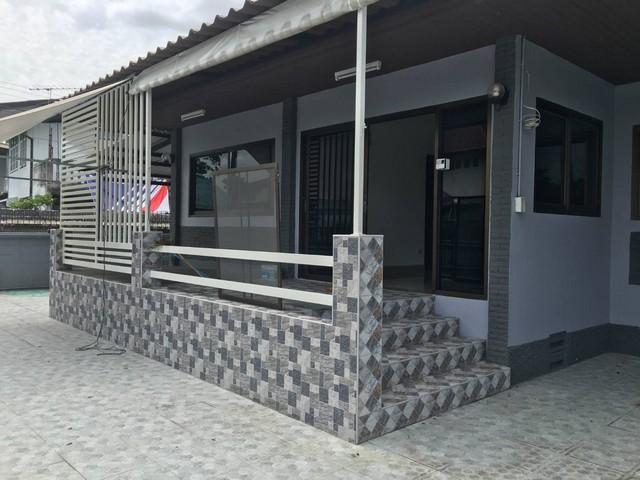 ให้เช่าบ้านเดี่ยวย่านโชคชัย4ซอย76ใกล้MRTโชคชัย4เหมาะพักอาศัยหรือทำออฟฟิต ( ไม่รับจดทะเบียนบริษัท )ราคาเช่า 25,000 บาท / เดือน ( สัญญาขั้นต่ำ 1 ปี ประกัน 2 เดือน ล่วงหน้า 1 เดือน )ที่ตั้ง ถนนโชคชัย 4 ซอย 76 แขวงลาดพร้าว เขตลาดพร้าว กรุงเทพมหานคร 10230เนื้อที่ 70 ตารางวา จำนวน 1 ชั้น 3 ห้องนอน 2 ห้องน้ำ จอดรถ 5 คันพร้อมเครื่องปรับอากาศ 4 เครื่อง เหมาะพักอาศัย หรือทำออฟฟิต ( ไม่รับจดทะเบ�