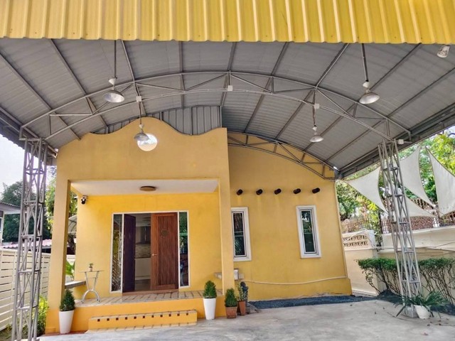 ให้เช่าบ้านเดี่ยวชั้นเดียว บ้านเลขที่ดีเฮง ลาดพร้าว 71 ทะลุออกนาคนิวาส  โชคชัย 490ตารางวา2ห้องนอน 2ห้องน้ำ ห้องนอนใหญ่มีห้องน้ำในตัว มีชุดครัวแอรร์จำนวน3เครื่องไม่มีเฟอร์นิเจอร์ จอดรถได้2คัน อยู่ลาดพร้าว71 แขวง เขต ลาดพร้าว กรุงเทพมหานคร 10230ลาดพร้าว 71 ทะลุออกนาคนิวาส  โชคชัย 4 ได้  ทำเลติดเลียบทางด่วน ใกล้โลตัส เลียบทางด่วนรามอินทราใกล้โรงเรียนสตรีวิทยา 2  Central Eastvi