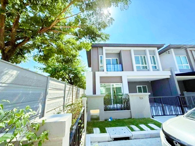 ใกล้ MRT คลองบางไผ่ 950 ม.ทำเลบางใหญ่ บ้านสไตล์ Modern Luxe ถ.คลองถนน บางแม่นาง 3น้ำ Grande บ้าน 2ชั้น 3นอน Lotus บางใหญ่ พื้นที่ใช้สอย 38 ตร.ว.150 ตร.ม. 18,999 B-M.บรรยากาศเป็นส่วนตัว ลมดี เงียบสงบ เหมาะอยู่อาศัย Pleno ใกล้ Central Westgate ตลาดบางใหญ่ 2.3 กม. และแหล่งไลฟ์สไตล์ย่านบางใหญ่Khlong Thanon Road Bang Mae Nang 3 bath Grande Two story twin house 3 bed  MRT Khlong Bang Phai 950 m. Lotus Bang Yai. 38 sq.wa. 150 sq.m. usable area 18,999 B-M. Prime location in Bang Yai modern luxe style house with private atmosphere good ventilation quiet and peaceful ideal for living close to Central Westgate Bang Yai Market 2.3 km. and l