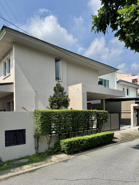 ขายบ้านเดี่ยว 2 ชั้น 82 ตร.วา โครงการ Noble Tara พัฒนาการ แต่งสวยพร้อมอยู่ บรรยากาศเหมือนรีสอร์ท สไตล์ Japandi Transitional ใกล้ทางด่วน *** ราคาขาย 24.9 ล้านบาท ติดต่อ::  ชยา โทร/ID Line:: 0942823961   Link Line:: https://line.me/ti/p/3xFA1An8Kcรหัส#T26-401บ้านเดี่ยว 2 ชั้น โครงการ Noble Tara พัฒนาการ ใจกลางเมือง ติดสี่แยกพัฒนาการ  แต่งสวยพร้อมอยู่ บรรยากาศเหมือนรีสอร์ท สไตล์ Japandi Transitional  • เนื้อที่ 82 ตร.วา • พื้นที่ใช้สอยกว่า 350 ตร.ม.• 3 ห้องนอน พร้อม Wa