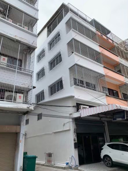 ให้เช่าอาคารพาณิชย์ 5 ชั้นครึ่ง 252 ตร.ม. 5 ห้องนอน หมู่บ้านเซ็นต์หลุยส์ เซ็นเตอร์ ปรับปรุงใหม่ ทำเลทองใจกลางสาทร ใกล้รถไฟฟ้า *** ราคาเช่า 35,000 บาท/เดือน สำหรับสัญญา 3 ปี *** ราคาเช่า 39,000 บาท/เดือน สำหรับสัญญ 1-2 ปี ติดต่อ::  ชยา โทร/ID Line:: 0942823961   Link Line:: https://line.me/ti/p/3xFA1An8Kcรหัส# T26-399อาคารพาณิชย์ 5 ชั้นครึ่ง หมู่บ้านเซ็นต์หลุยส์ เซ็นเตอร์ ปรับปรุงใหม่ ใจกลางสาทร ใกล้รถไฟฟ้า - ขนาดที่ดิน: 14 ตร.ว.- พื้น�