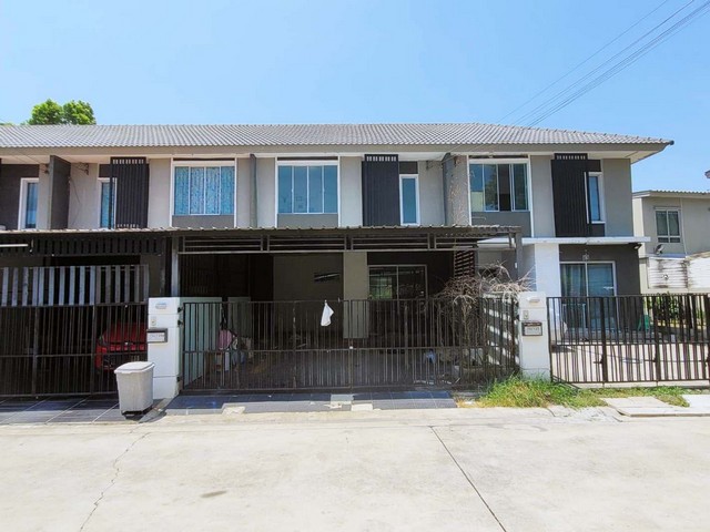  รหัสทรัพย์ (Code ID) :  PTT-26-P00840  ราคา  1,873,000 บาท (ราคาต่อรองได้) ▸ เนื้อที่   21.40 ตารางวา พื้นที่ใช้สอย 139.65 ตารางเมตร   ▸ - ห้องนอน - ห้องน้ำ    ▸ 1 ที่จอดรถ   ทาวน์เฮ้าส์หันไปทางทิศ   พิกัดทรัพย์ :   https://maps.app.goo.gl/m4HgnM1qYjaL45f99  สถานที่ใกล้เคียง ▸ใกล้เซ็นทรัล รัตนาธิเบศร์ ▸ใกล้วัดสวนแก้ว ▸ใกล้โรงพยาบาลบางใหญ่ ▸ใกล้สถานีรถไฟฟ้าใต้ดิน ไทรม้า  สอบถามเพิ่มเติม / นัดชม โทร. 097-419-5982(พลอย) โทร. 096-932-4624(ออมสิน) Line : @panaya (�