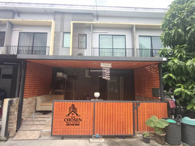  ขายบ้านน่าอยู่ในโครงการ The Connect 33 วงแหวน–อ่อนนุช แขวงดอกไม้ เขตประเวศ กรุงเทพฯอบอุ่นทุกวัน…เมื่ออยู่ที่นี่ บ้าน 2 ชั้น ขนาด 19 ตร.ว. 3 ห้องนอน |  2 ห้องน้ำพื้นที่ใช้สอยลงตัว เหมาะสำหรับครอบครัวเล็ก–กลาง แถมแอร์ + ต่อเติมครัว + ต่อเติมหน้าบ้านครบบ้านสะอาด พร้อมอยู่ บรรยากาศสงบ เป็นส่วนตัว  ราคาเพียง 2.6 ล้านบาท--- จุดเด่นของบ้าน เดินทางสะดวก ใกล้ทางด่วนและมอเตอร์เวย์ ใ�