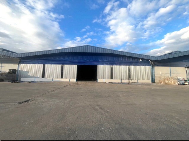 #ให้เช่าโรงงานบ้านบึงชลบุรี#ให้เช่าโรงงานทําเลดี ขนาด 3,500 ตารางเมตร(โกดังว่างให้เช่า 1 พฤษภาคม 2569)????พื้นที่ผังสีเหลือง✅ ขอใบอนุญาติ รง ได้????พิกัดชลบุรี บ้านบึง✅รายละเอียด:????พื้นที่อาคารโรงงาน 3,500 ตรม????ห้องนอน 5, ห้องนํ้า 2 ออฟฟิศ 3????คอนกรีตรองรับนํ้าหนัก 10 ต้น/ต.ร.ม????ไฟฟ้า 3 เฟส หม้องเเปลง 500 KVA????ระบบนํ้า ระบบไฟ ระบบโทรศัพท์ Wifi ท่อระบายนํ้า พร้อมใช้งานเข้าอยู่ ????พื้นคอนกร�