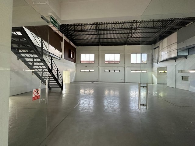 RKJ370ให้เช่าโกดัง พร้อมสำนักงาน4ชั้น  ซอย สุขุมวิท 101 ปากซอยติดทางขึ้นรถไฟฟ้า BTS ปุณณวิถีเนื้อที่ 250 ตรว. พื้นที่ใช้สอย 1,000 ตารางเมตร ที่จอดรถ 14 คันติดต่อAgent : คุณเจี๊ยบ092-851-6969ID Line :keti2522ค่าเช่า 170,000 net ต่อเดือน ระยะเวลา 3 ปี ปรับขึ้น 3.5% ทุกปี  มัดจำ 2เดือน ชำระล่วงหน้า 1 เดือน ซอย ปุณณวิถี 29 แขวงบางจาก เขตพระโขนง กรุงเทพมหานคร 10260 พึ่ง renovate ใหม่ ภายในใหม่ พร้อมใช้งาน ที่จอดรด 200 ตร. เมตร- ห้อ�