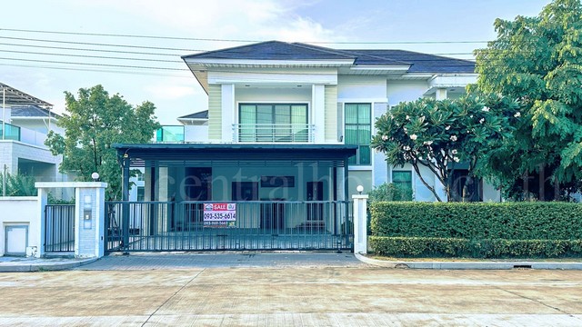 รหัสทรัพย์ 6423บ้านเดี่ยว เพอร์เฟค มาสเตอร์พีช เซนจูรี่ รัตนาธิเบศร์ ถนนเมน ต่อเติมอย่างดี พร้อมอยู่ที่ตั้ง :&nbsp;ถนนรัตนาธิเบศร์ ตำบลไทรม้า&nbsp;อำเภอเมืองนนทบุรี จังหวัดนนทบุรี 11000รายละเอียดทรัพย์- บ้านเดี่ยว 2 ชั้น ขนาดพื้นที่ 131.6&nbsp;ตารางวา พื้นที่ใช้สอย 380&nbsp;ตารางเมตร- 4 ห้องนอน, 5&nbsp;ห้องน้ำ, 1&nbsp;ห้องรับแขก, 1 ห้องอเนกประสงค์, 1 ห้องครัวไทย, 1 ห้องครัวฝรั่ง, 4 ที่จอดรถ- แอร์ฝัง