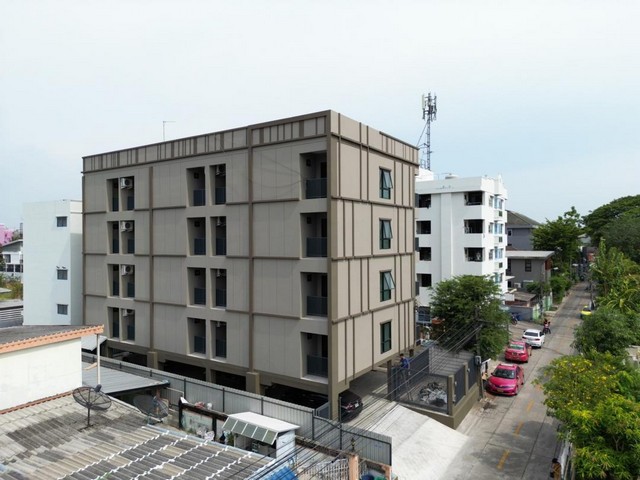 ขายอพาร์ทเม้นท์ 5 ชั้น ย่านลาดพร้าว ลาดพร้าว 71 ใกล้เลียบด่วน พร้อมผู้เช่าเต็มทุกห้องพร้อมผู้เช่าเต็มทุกห้อง ผู้เช่าเต็มสัญญาเช่าแบบเหมาตึก หมดสัญญา 30 มิย 69 อายุตึก 5 ปีราคาขาย 29,900,000 บาทที่ตั้ง ถนนลาดพร้าว ซอยสังคมสงเคราะห์ แขวงลาดพร้าว เขตลาดพร้าว กรุงเทพติดต่อ : คุณภัสพงณ์ 0634098164Line : binkem22https://www.facebook.com/profile.php?id=61581484955548เนื้อที่ 103 ตารางวา พื้นที่ใช้สอย 1,316 ตารางเมตร (ชั้นละ 263 ตรม.)