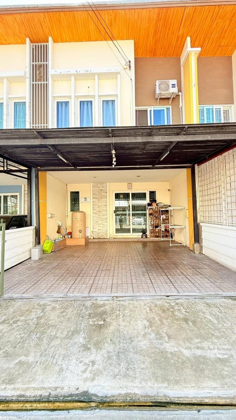  สนใจติดต่อ คุณคิด 096-362-8789 Line: Kujoonpayongขายด่วน ทาวน์โฮม 2 ชั้น  ทำเลดีมาก #สุขาภิบาล5  #หมู่บ้านโกลเด้นท์ทาวน์ - บ้านสวย พร้อมอยู่ ทำเลดี- เดินทางสะดวก ใกล้ทางด่วน ใกล้ห้าง ใกล้ตลาด- ขนาด 21 ตารางวา- 4 ห้องนอน 3 ห้องน้ำ- 2 ที่จอดรถ- แอร์ 5 เครื่อง- สิ่งอำนวยความสะดวกส่วนกลางครบ- สระว่ายน้ำ- ฟิตเนส- สวนพักผ่อน- ระบบรักษาความปลอดภัย 24 ชั่วโมง #สถานที่ใกล้เคียง- ทางขึ้น-ลงทางด่วน เพียง 1 �