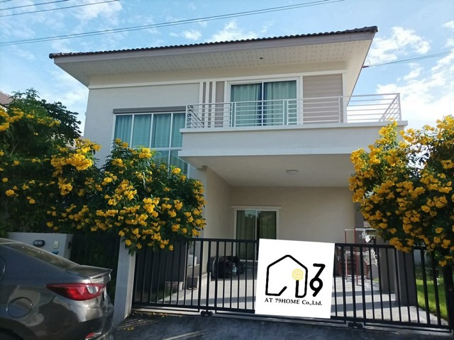  ให้เช่าบ้านเดี่ยว2ชั้น ใกล้ขนส่งใหม่ ระยอง พร้อมเฟอร์นิเจอร์ครบ  ราคาเช่า 15,000/เดือน สัญญา1ปี ประกัน 2 เดือน+ค่าเช่าล่วงหน้า1เดือน 37 ตร.ว.3 ห้องนอน2 ห้องน้ำ1 ห้องโถง1 ห้องครัว2 ที่จอดรถ เฟอร์นิเจอร์และเครื่องใช้ไฟฟ้า เตียงนอนพร้อมที่นอน ตู้เสื้ิอผ้า โต๊ะเครื่องแป้ง 2 ห้องแอร์ 3 เครื่องชุดโซฟาโต๊ะทานข้าว ตู้เย็นถังแก๊ส เตาแก๊ส เครื่องซักผ้า ปั๊มน้ำ สถานที่ใกล้เคีย�