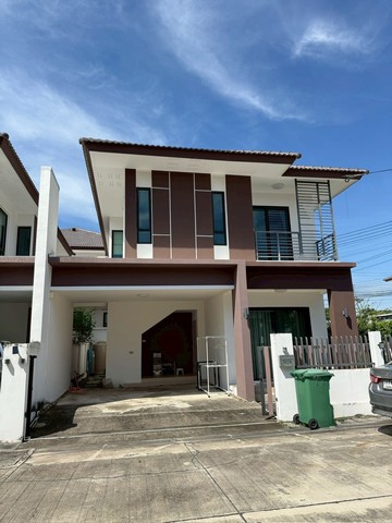  Vายและให้เช่าบ้านเดี่ยว2ชั้น ใกล้โรบินสันบ้านฉาง ระยอง พร้อมเฟอร์นิเจอร์ครบ  ราคาเช่า 25,000/เดือน สัญญา 1 ปี ราคาขาย 3.xx ลบ. ค่าโอน 50/50 48 ตร.ว.3 ห้องนอน3 ห้องน้ำ1 ห้องโถง1 ห้องครัว 2 ที่จอดรถ เฟอร์นิเจอร์และเครื่องใช้ไฟฟ้า - มาสเตอร์เบดรูม เตียงนอนพร้อมที่นอน ตู้เสื้อผ้าบิ้วอิน แอร์ เครื่องทำน้ำอุ่น - ห้องนอนที่2 ฟูกที่นอน 5 ฟุต แอร์ - ห้องนอนที่3 แอร์ - ห้องโถงชุดโซฟาขนาดใหญ�