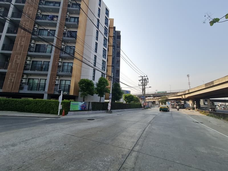   ขาย บ้านเดี่ยว/ทาวน์เฮ้าส์/คอนโด โครงการ ขาย คอนโด ทรอปิคาน่า สมุทรปราการ  ถนน ทางรถไฟสายเก่า ตำบล บางด้วน อำเภอ เมืองสมุทรปราการ จังหวัด สมุทรปราการ   ราคาโปรโมชั่น 1,816,000   บาท    ลดจาก  2,354,000    บาท ราคาโปรโมชั่นตั้งแต่วันที่  2 มีนาคม - 31 พฤษภาคม 2569  รายละเอียดทรัพย์ -   พื้นที่ใช้สอย 35.22 ตร.ม. -  บ้านหันไปทางทิศ  ตะวันตก  พิกัดทรัพย์ :  https://maps.app.goo.gl/X4iH4KR9AnnWgbFY9  สถานที่ใกล้เคียง   - BTS สถานีปู�