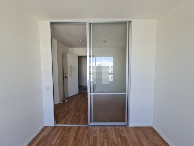  รหัสทรัพย์ (Code ID) :  PTT-26-P00332  ราคา  1,245,000 บาท (ราคาต่อรองได้) ▸ เนื้อที่  - ตารางวา พื้นที่ใช้สอย 26.07 ตารางเมตร   ▸ - ห้องนอน - ห้องน้ำ    ▸ 1 ที่จอดรถ   คอนโดหันไปทางทิศ   พิกัดทรัพย์ :  https://maps.app.goo.gl/GLuxayAumVjEQX5v8  สถานที่ใกล้เคียง ▸ใกล้บิ๊กซี ซูเปอร์เซ็นเตอร์ ติวานนท์ ▸ใกล้เซ็นทรัล รัตนาธิเบศร์ ▸ใกล้MRT สถานีกระทรวงสาธารณะสุข ▸ใกล้สำนักงานขนส่งจังหวัดนนทบุรี  สอบถามเพิ่มเติม / นัดชม โทร. 097-419-5982(พลอ