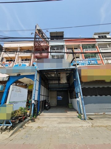  รหัสทรัพย์ (Code ID) :  PTT-26-P00069  ราคา  5,544,000 บาท (ราคาต่อรองได้) ▸ เนื้อที่  32.90 ตารางวา พื้นที่ใช้สอย 208 ตารางเมตร   ▸ 4 ห้องนอน 3 ห้องน้ำ    ▸ 1 ที่จอดรถ   อาคารพาณิชย์หันไปทางทิศ   พิกัดทรัพย์ :  https://maps.app.goo.gl/kfCCgaayjzDKpyMW8  สถานที่ใกล้เคียง ▸ใกล้ตลาดเจ้าพระยา ▸ใกล้วัดปราสาท นนทบุรี ▸ใกล้โรงพยาบาลศูนย์บริการการแพทย์นนทบุรี ▸ใกล้โรงพยาบาลส่งเสริมสุขภาพตำบล บ้านวัดแคใน  สอบถามเพิ่มเติม / นัดชม โท