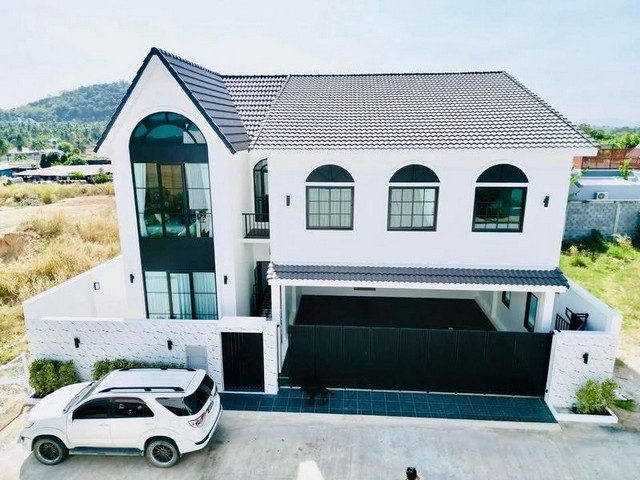 TEL:088-559 5199 คุณเอLine:https://line.me/ti/p/C0eGe0whLXMODERN LUXURY POOL VILLA ขายบ้านเดี่ยว พัทยา - ทุ่งกลมตาลหมันพิกัด ทุ่งกลม ตาลหมัน 20 ใกล้สวนสาธารณะราคาเดิม 15.9 ล้านบาทลดเหลือ 13.9 ล้านบาทฟังชั่นครบ ตอบโจทย์การอยู่อาศัยด้วยดีไซน์ที่ลงตัว ฟรีเฟอร์นิเจอร์บิ้วอินและเครื่องใช้ไฟฟ้าครบเนื้อที่ 304 ตารางเมตรบ้านพื้นที่ใช้สอยรวม 500 ตรม.3 ห้องนอน 6 ห้องน้ำ1 ห้องโถงใหญ่1 ห้องทำงาน 1 ห้องแม่บ้านจอดรถภายในได้ 3 คั�