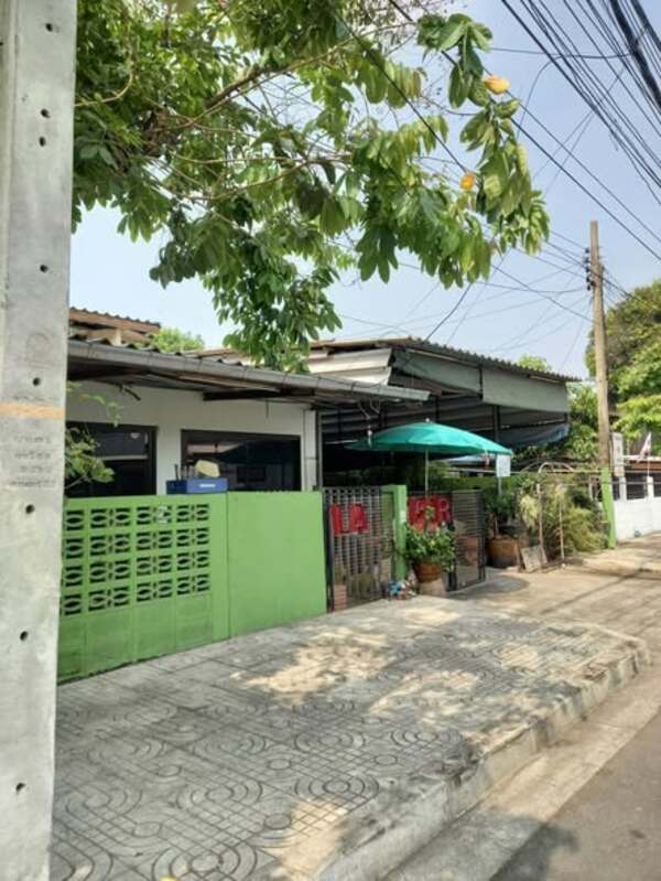 #C27998 บ้านแฝด การเคหะ3 ขนาด59ตรว.สูง2ชั้นพท.ใช้สอย250ตรม. ชั้นบน2นอน1น้ำ ชั้นล่างห้องโถงํโล่งเหมาะทำร้านอาหาร สำนักงานและพักอาศัย มีตลาดนัดใกล้สวนสาธารณะเหมาะสำหรับออกกำลังกายและพักผ่อน มีร้านอาหารหลายแห่ง หน้าบ้านติดถนน ใกล้ถนนใหญ่ ออกได้หลายทางฯ # ที่ห้างสรรพสินค้าเดอะมอลล์ น้อมจิตและโรบินสัน Pantip บางกะปิ ตลาดสด # ใกล้สำนักงาน เขตบางกะปิ สถานที่ราชการหลายแห�