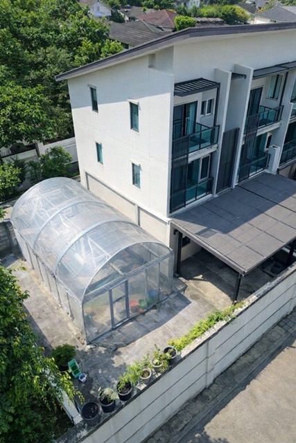 ใกล้ MRT ตลาดบางใหญ่ 900 ม.หลังริม ทาวน์โฮมหรู 3 นอน 3 น้ำ เซ็นทรัล เวสเกต 900 ม. รัตนาธิเบศร์   29 ตร.ว. 350 ตร.ม.24,998B-M.ขาย 4.49 ลบ. เหมาะอยู่อาศัย หรือโฮมออฟฟิศ ทำเลใรถไฟฟ้า ทางด่วน และแหล่งไลฟ์สไตล์สำคัญของบางบัวทองnear MRT Talat Bang Yai 900 m. on Rattanathibet Road Luxury 3 bed near Central Westgate 900 m 3 bath townhome  Corner unit with spacious 29sq.wa. 350sq.m. plot 24,998B-M Selling for 4.49million baht. Suitable for residence or home office Convenient location  MRT expressway and major lifestyle amenities in Bang Bua Thongถ.รัตนาธิเบศร์ บางกรวย-ไทรน้อย ตำบลบางรักใหญ่ อำเภ�