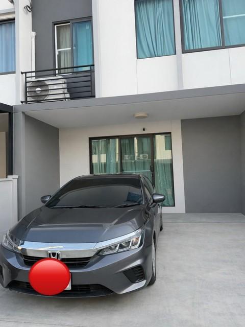 ให้เช่าทาวน์โฮม 2 ชั้น โครงการ พลีโน่ บางนา-อ่อนนุช ซอยกิ่งแก้ว 37 บรรยากาศดี ทำเลสะดวก ใกล้สนามบินสุวรรณภูมิราคาเช่า 16,000 บาท / เดือนที่ตั้ง ถนนกิ่งแก้ว ซอยกิ่งแก้ว 37 ตำบลราชาเทวะ อำเภอบางพลี จังหวัดสมุทรปราการติดต่อ : คุณภัสพงณ์ 0634098164Line : binkem22https://www.facebook.com/profile.php?id=61581484955548พื้นที่ใช้สอย 106 ตารางเมตร จำนวน 2 ชั้น 3 ห้องนอน 2 ห้องน้ำ จอดรถได้ 2 คันมี 1 ห้องทำเป็นห้องแมว สำหรับคนรักสัตว