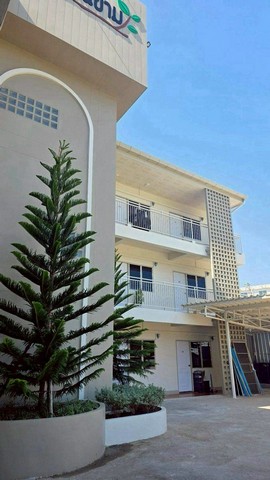 ขายกิจการหอพัก ราคา 17 ล้าน #อำเภอเมือง อาคาร 3 ชั้น จำนวน 40 ห้อง #รีโนเวทใหม่ #รับรายได้เดือนละ110,000 บาท yield8% ทำเลทอง #ใกล้โรงเรียนหลายแห่ง สิ่งอำนวยความสะดวกครบครัน ข้อมูลอาคารเนื้อที่ 148 ตร.วาจำนวนห้องพักทั้งหมด 40 ห้อง *แอร์ทุกห้อง ค่าเช่า 2,600 บาท/เดือน จำนวน 13 ห้อง ค่าเช่า 3,000 บาท/เดือน จำนวน 27 ห้องออฟฟิศ 1 ห้อง สิ่งอำนวยความสะดวกระบบกล้องวงจรปิด (CCTV)อินเตอร์เน็ตฟรี & เคเบ�