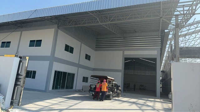 RKJ372ให้เช่าโกดังพร้อมออฟฟิศ พื้นที่สีเขียว  และห้องพักพนักงาน สวนหลวง อำเภอกระทุ่มแบน สมุทรสาครรายละเอียดโกดังพื้นที่ออฟฟิศ+ที่อยู่อาศัย 225 ตารางเมตร x 120 บาท-โกดังชั้นที่1  1008ตารางเมตร x 95 บาท-พื้นที่รอบนอกประมาณ 200 ตารางเมตร x50 บาทราคาเช่าทั้งหมด 132,260 บาท มัดจำ2เดือน สัญญาขั้นต่ำ2 ปี ตำบล สวนหลวง อำเภอกระทุ่มแบน สมุทรสาครกรณีขอใบรง.4ขึ้นอยู่กับประเภทธุระกิจ พื้นที�