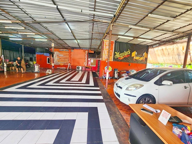 โชว์รูม ร้านค้าที่พักลูกค้า ห้องเคลือบแก้ว 6นอน เดอะมอลล์บางกะปิ  1กม.   กกกกกกก6น้ำ ใกล้ศูนย์การค้าบางกะปิและรถไฟฟ้าและตลาดบางกะปิ 1 ไร่ 400ตร.ว. 1,600ตร.ม. เหมาะทำร้านค้า โฮสเทล หรือธุรกิจบริการThe Mall Bangkapi 6beds 6baths Showroom commercial building and guest accommodation with glass coated room located on Happy Land Bangkapi commercial district and rail transit Nearby within 1 km include T Bangkapi Market Land size 1rai or 400sqwah total area 1,600 sqm suitable for shop hostel guesthouse or service businessเซ้ง 799,999 บาท  เช่่า59,999 บาทนวมินทร์ เสรีไทย รามคำแหงแฮปปี้แ�