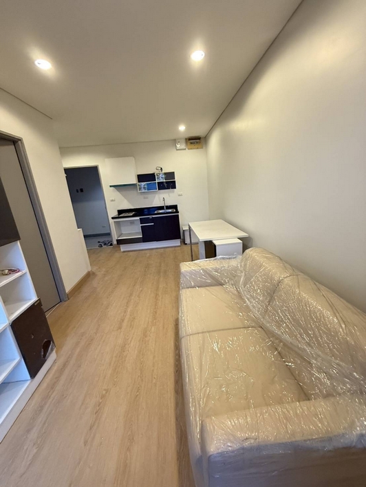 ขายคอนโด เซอราโน่ พระราม 2 ขนาด 1 นอน 32 ตรม. ห้องใหม่ ขนาดใหญ่ เฟอร์ครบ ใกล้เซ็ลทรัล พระราม 2*** ห้องขนาดใหญ่ 32 ตรม. ห้องปรับปรุงใหม่ เฟอร์ครบ ****** ราคาขาย 1.95 ลบ. เท่านั้น ****** สนใจติดต่อ 089-175-6462 ***รายละเอียด (C1-0412)- คอนโด ชั้น 7 (ทั้งหมด 8 ชั้น)- ขนาด 1 ห้องนอน, 1 ห้องน้ำ พื้นที่ใช้สอย 32 ตรม. แอร์ เตาไฟฟ้า เครื่องดูดควัน- เฟอร์บิ้วอินใหม่ โซฟา ชั้นวางทีวี ตู้รองเท้าชื่อโครงการ :  เซอราโน่ พระ